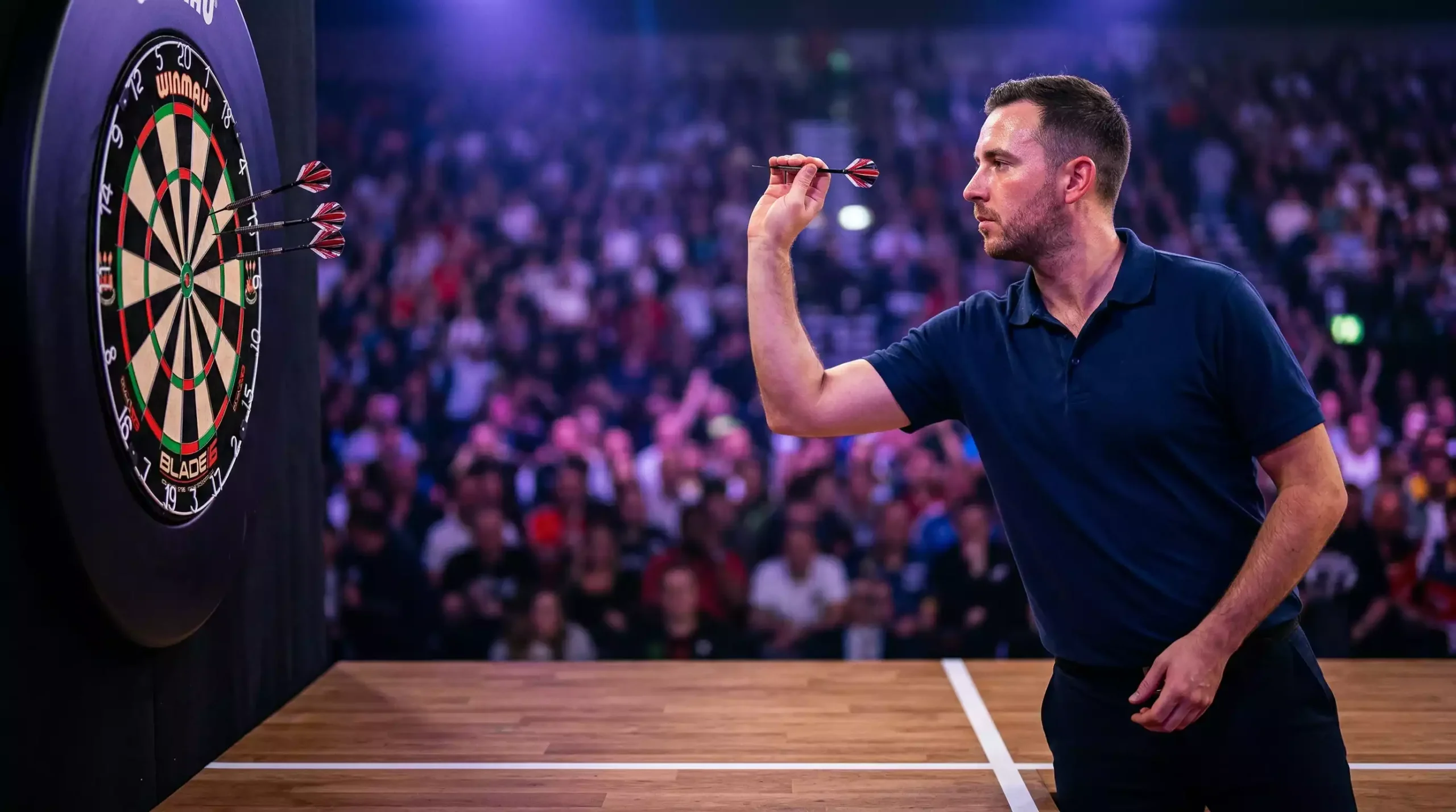 Darts Live-Wetten Strategie – Spieler fokussiert am Wurf während PDC Match